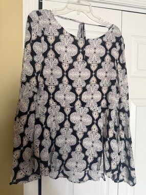 Women's Black Printed Long-Sleeve Tie-Back Blouse